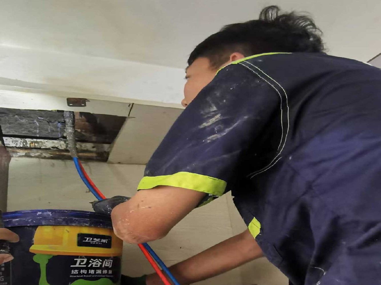 诸暨厨房漏水维修.jpg